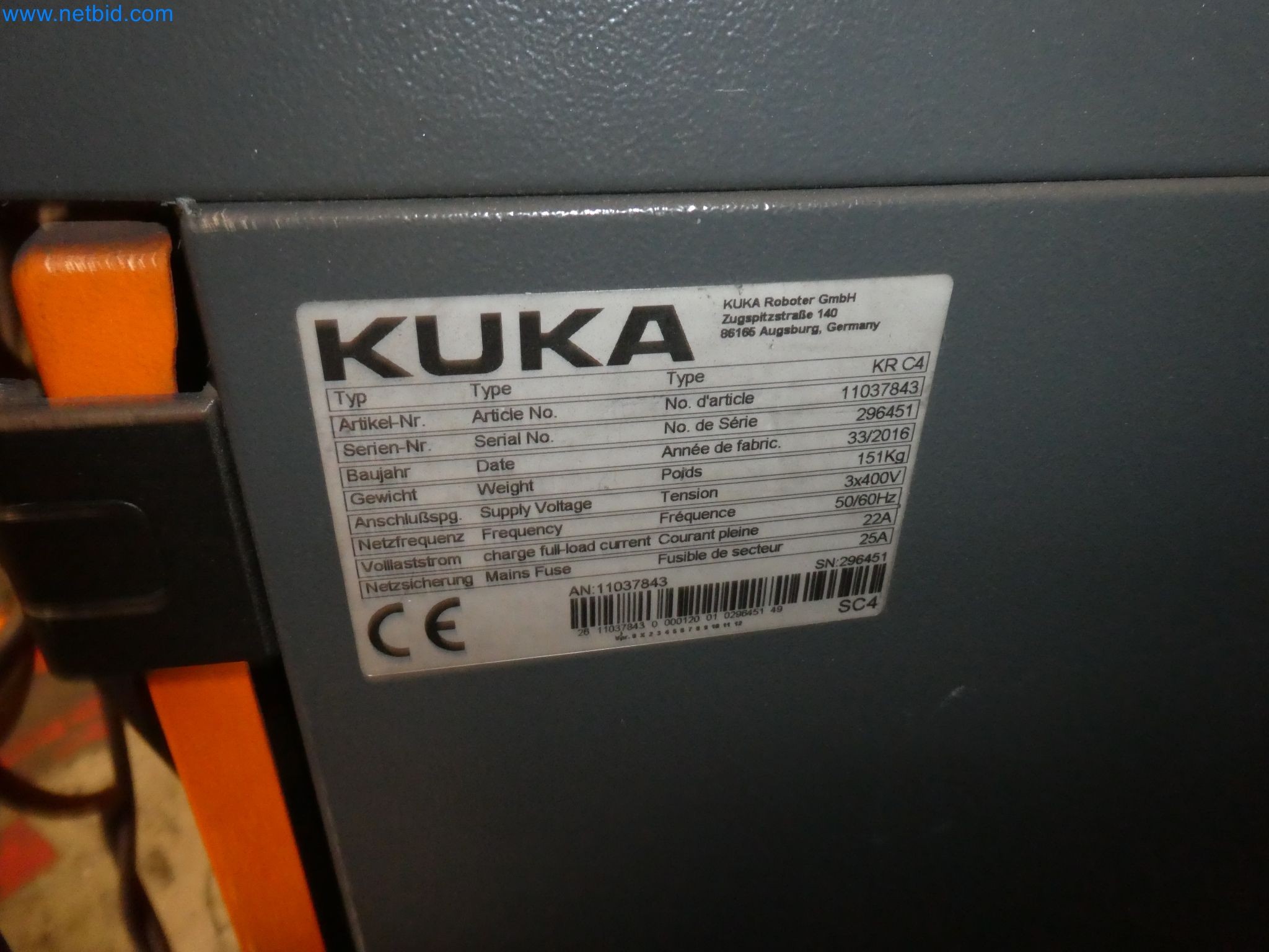 Robots, welding equipment and assembly accessories from the automotive industry-38