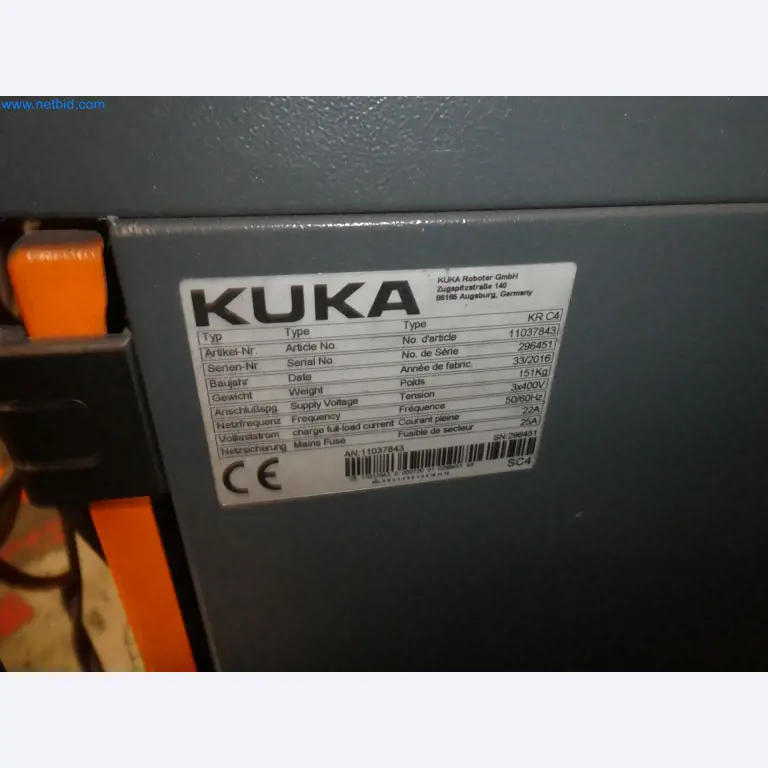 Robots, welding equipment and assembly accessories from the automotive industry-38