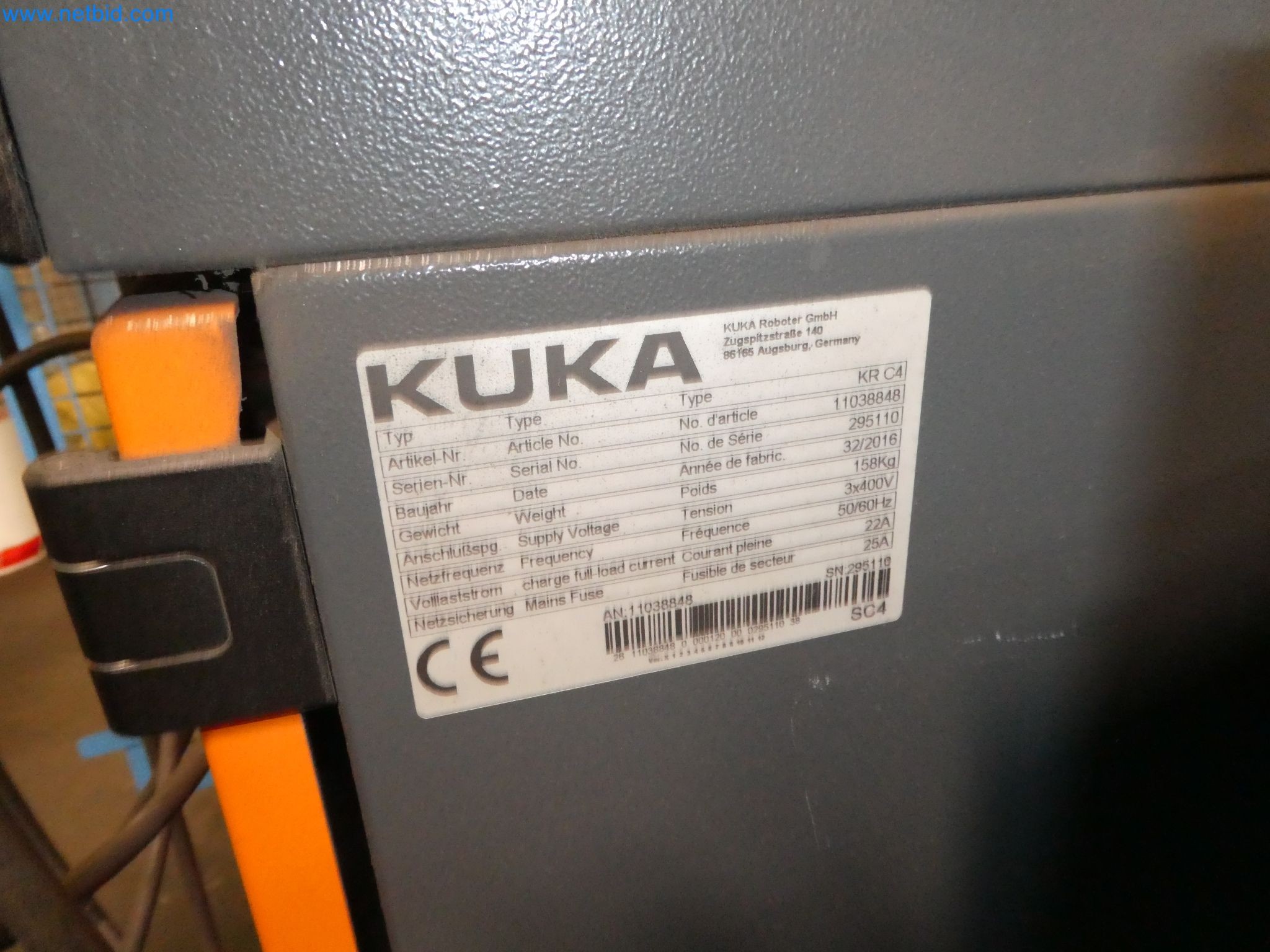 Robots, welding equipment and assembly accessories from the automotive industry-39