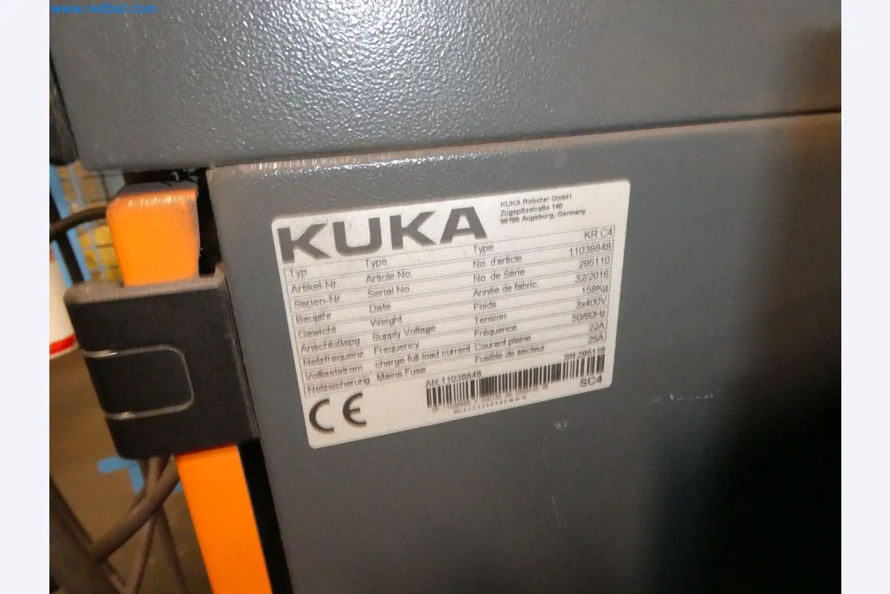 Robots, welding equipment and assembly accessories from the automotive industry-39