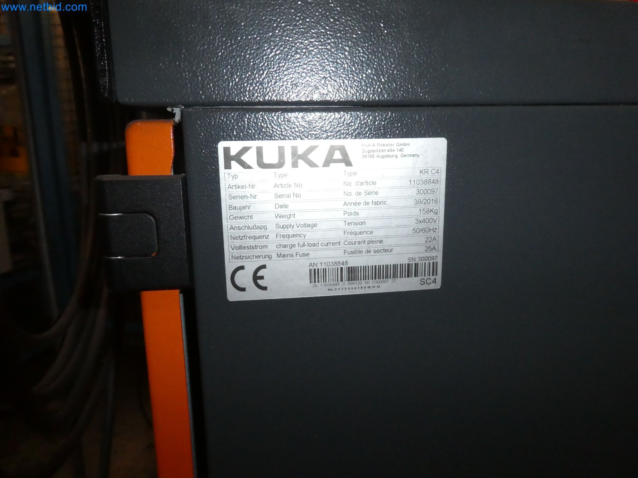 Robots, welding equipment and assembly accessories from the automotive industry-3