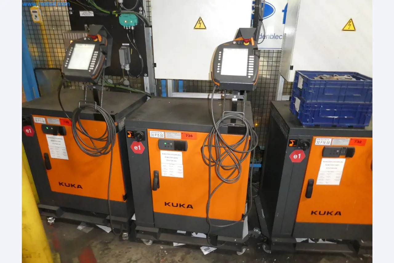 Robots, welding equipment and assembly accessories from the automotive industry-41