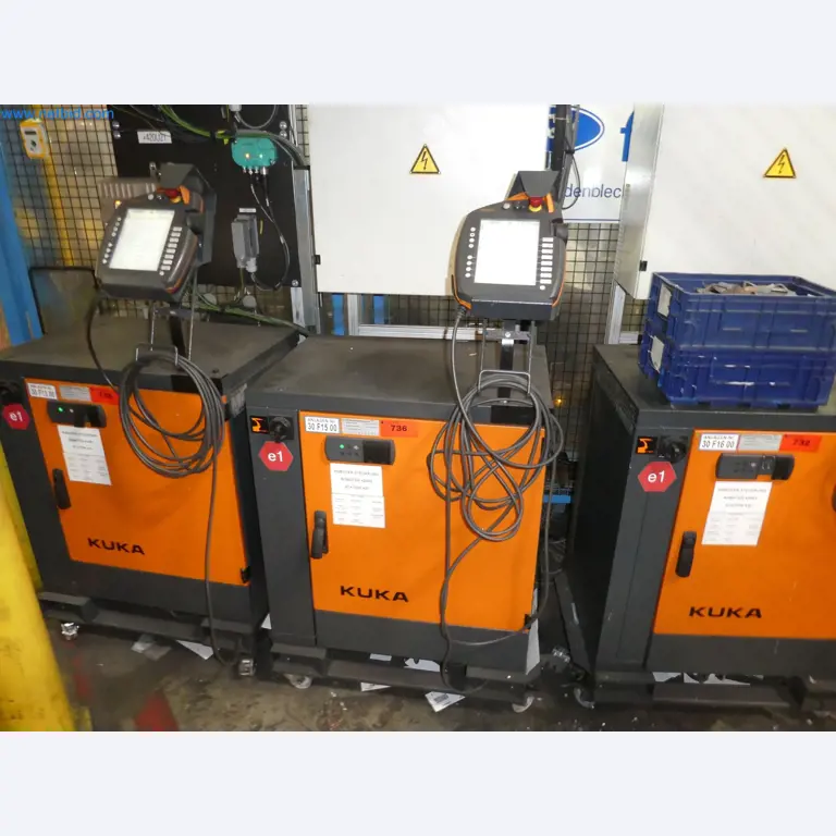 Robots, welding equipment and assembly accessories from the automotive industry-41