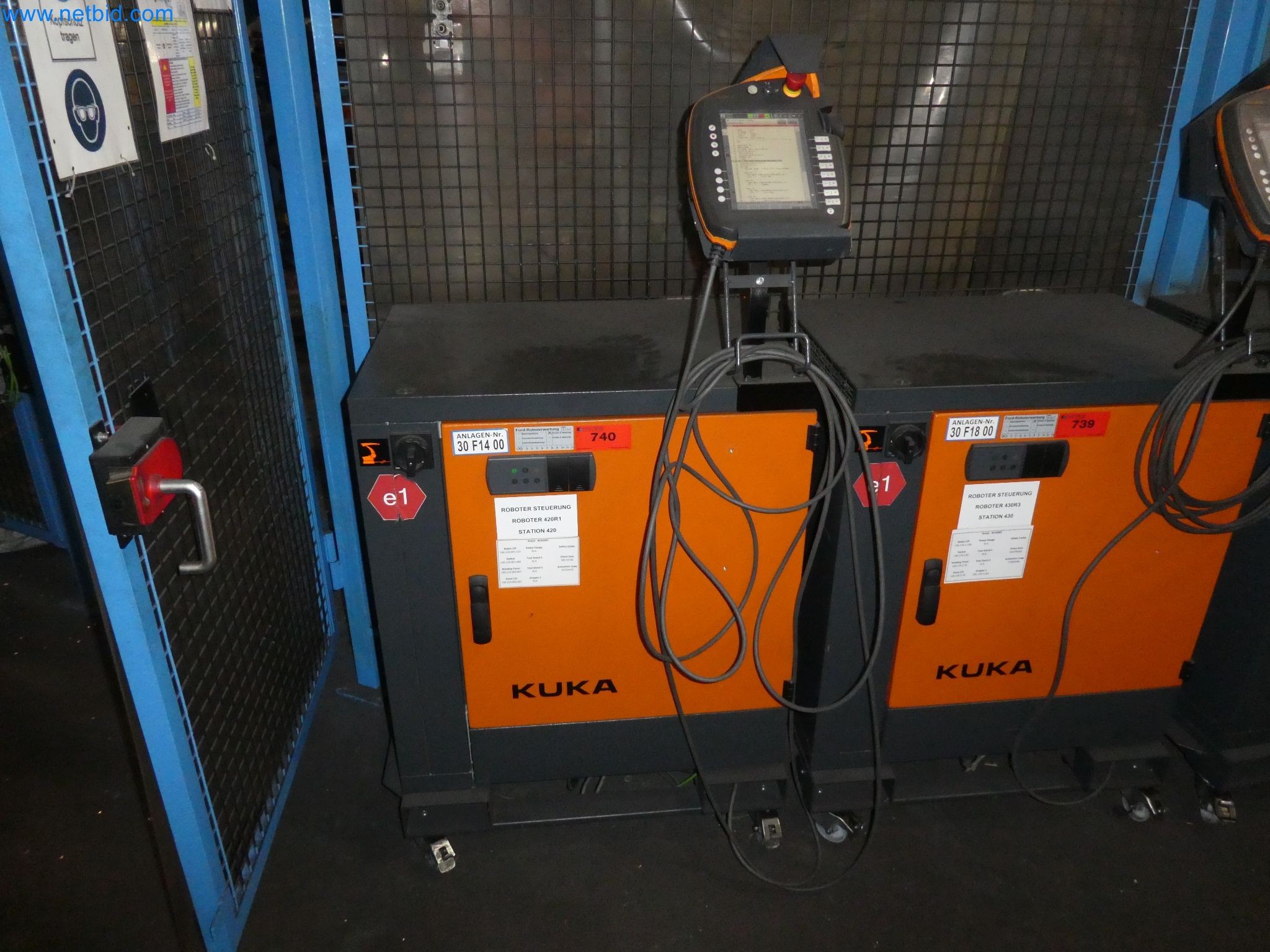 Robots, welding equipment and assembly accessories from the automotive industry-42