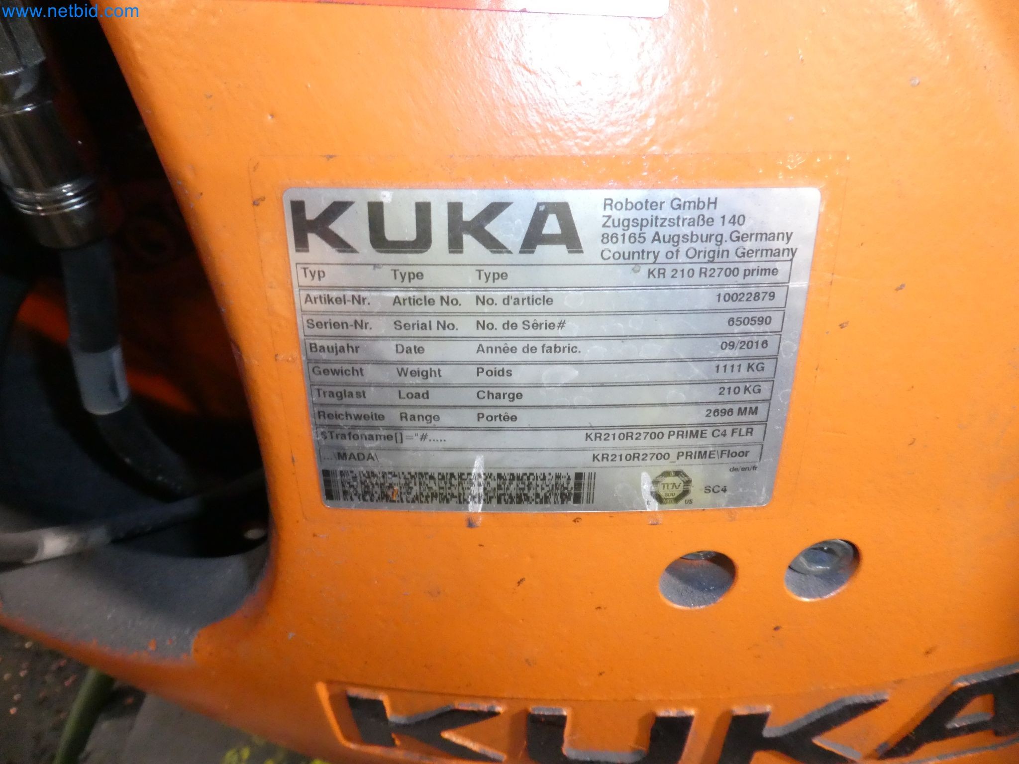 Robots, welding equipment and assembly accessories from the automotive industry-43