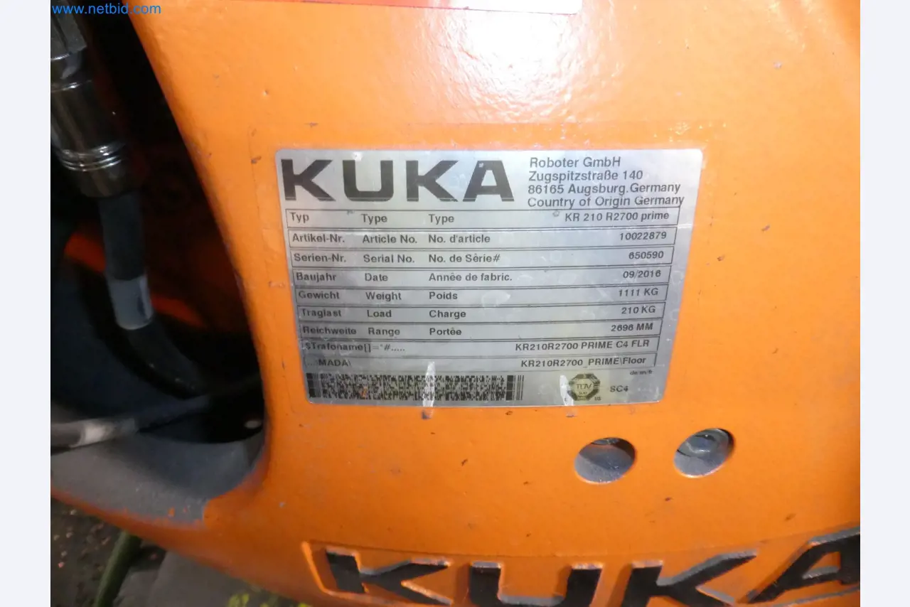 Robots, welding equipment and assembly accessories from the automotive industry-43