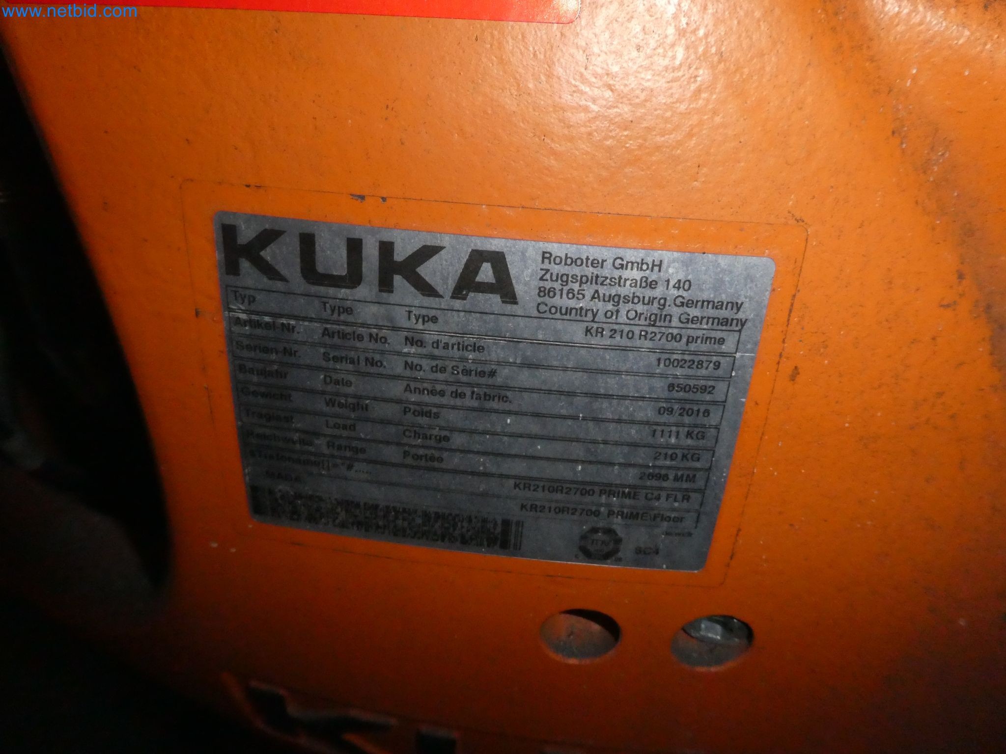 Robots, welding equipment and assembly accessories from the automotive industry-44