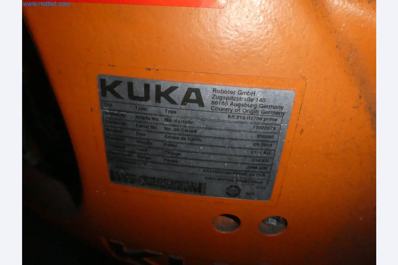 Robots, welding equipment and assembly accessories from the automotive industry-44