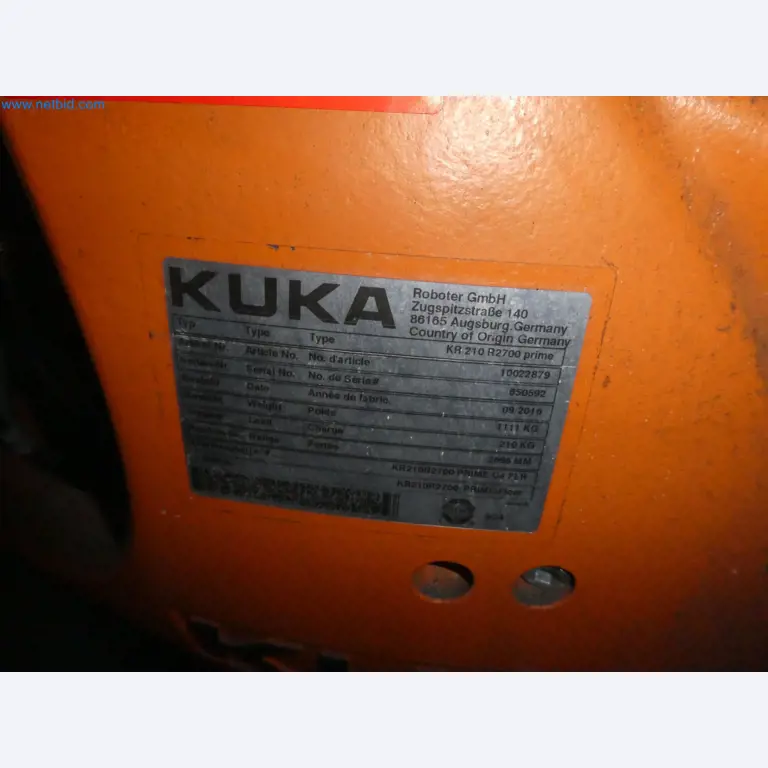 Robots, welding equipment and assembly accessories from the automotive industry-44