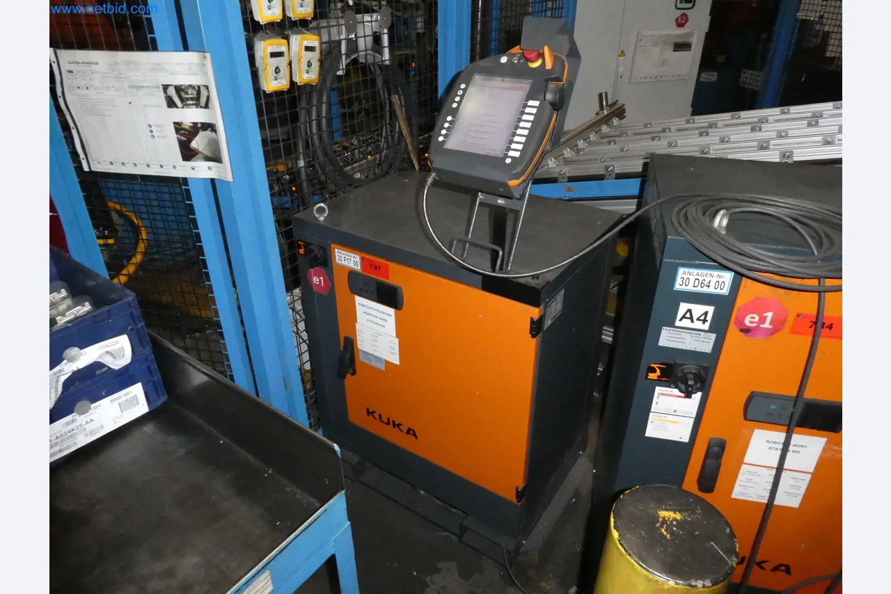 Robots, welding equipment and assembly accessories from the automotive industry-46