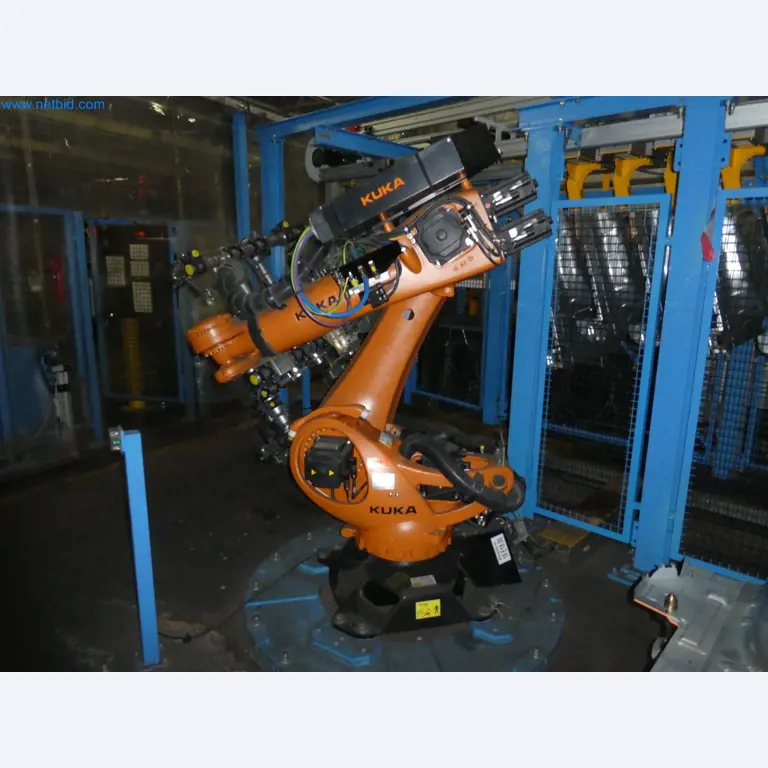 Robots, welding equipment and assembly accessories from the automotive industry-47