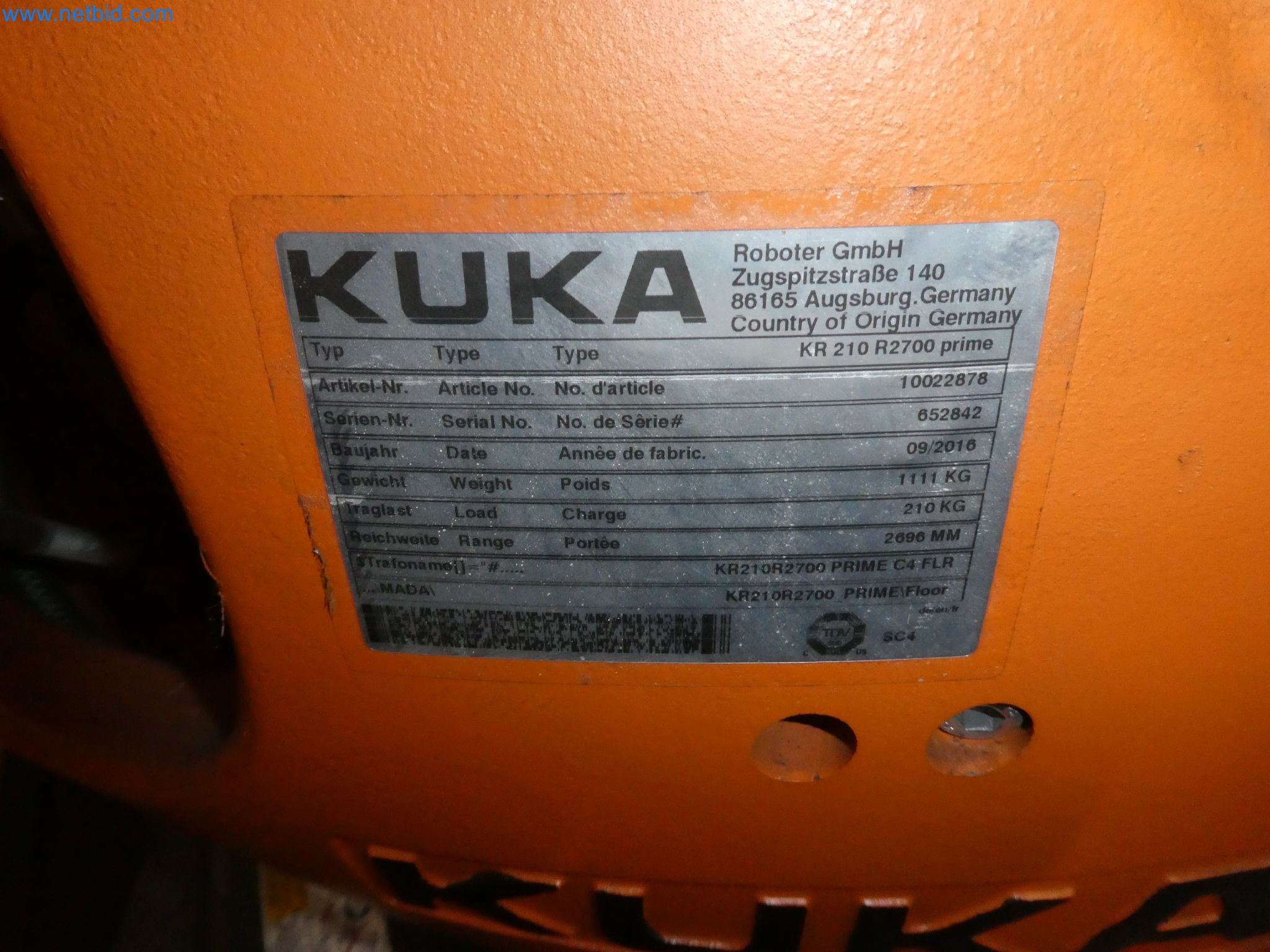 Robots, welding equipment and assembly accessories from the automotive industry-4