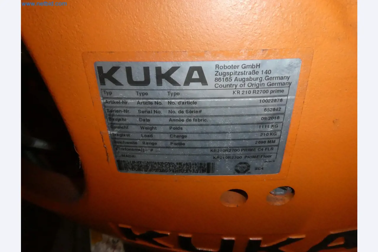 Robots, welding equipment and assembly accessories from the automotive industry-4