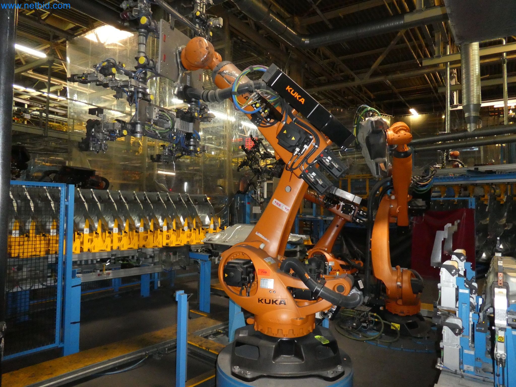 Robots, welding equipment and assembly accessories from the automotive industry-52