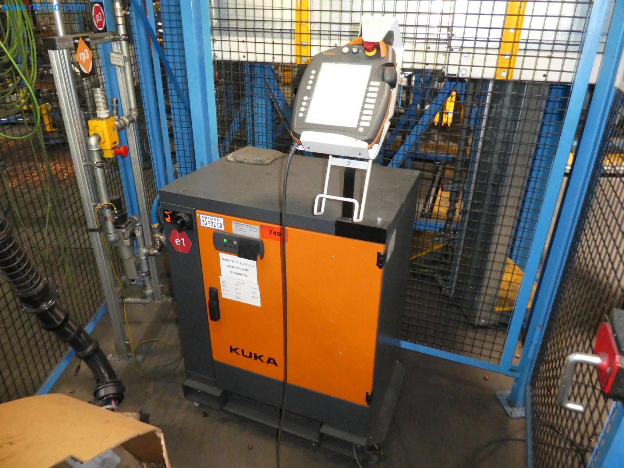 Robots, welding equipment and assembly accessories from the automotive industry-55