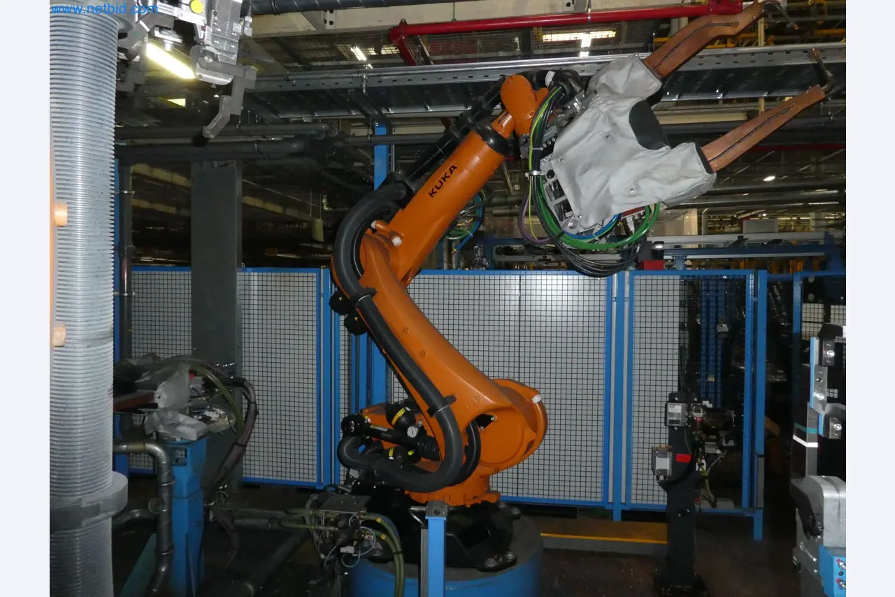 Robots, welding equipment and assembly accessories from the automotive industry-56