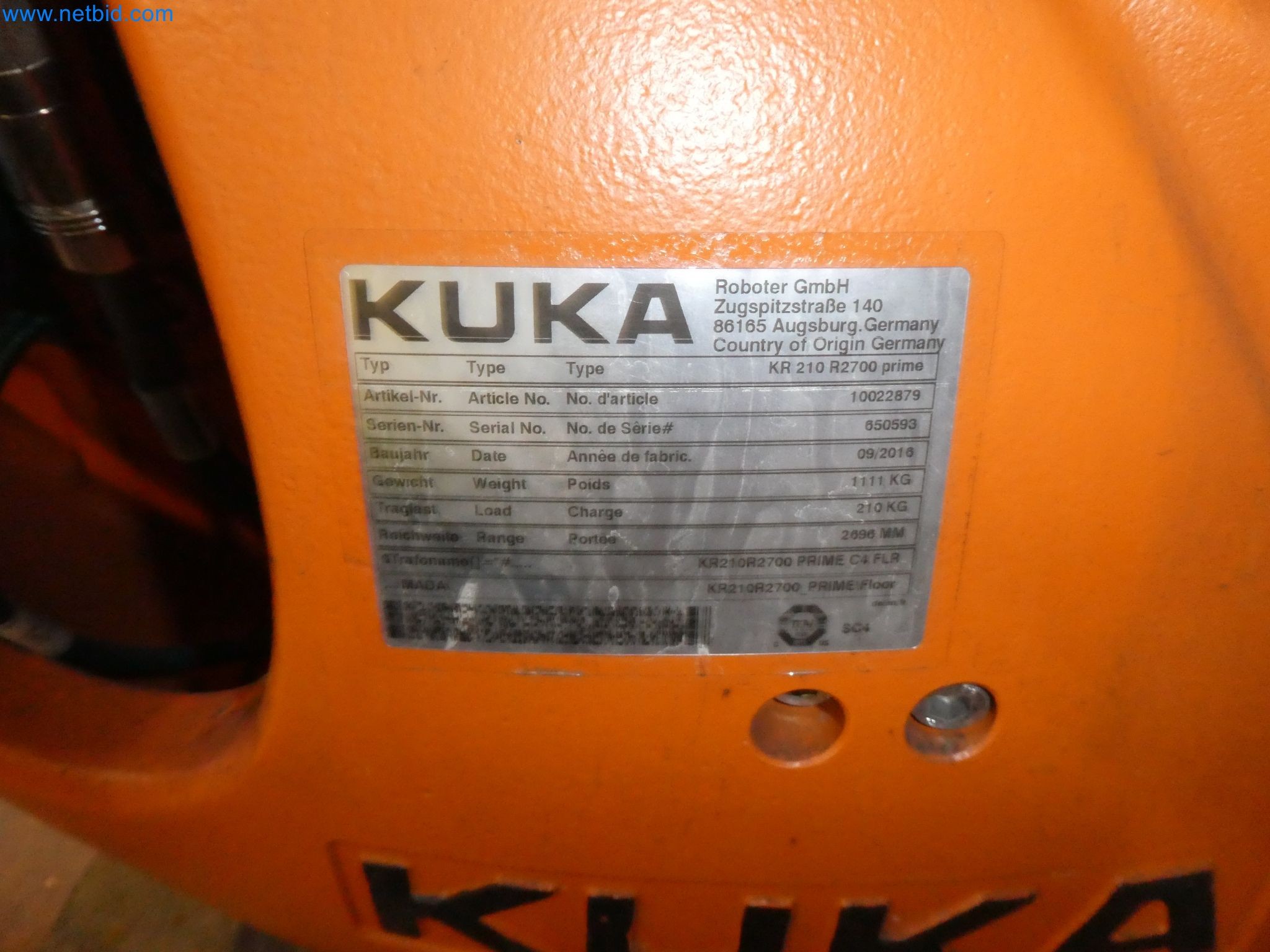 Robots, welding equipment and assembly accessories from the automotive industry-57