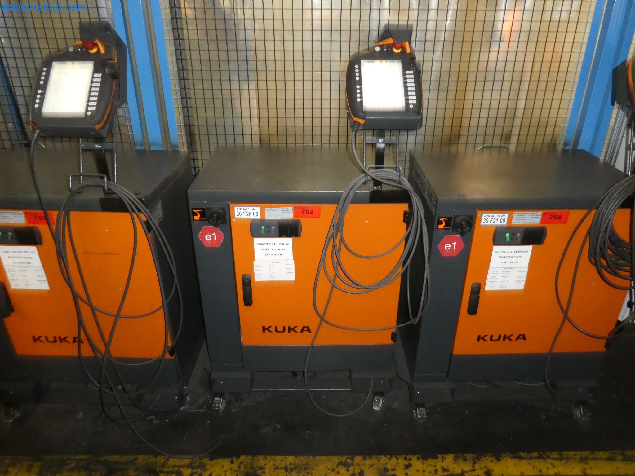 Robots, welding equipment and assembly accessories from the automotive industry-61