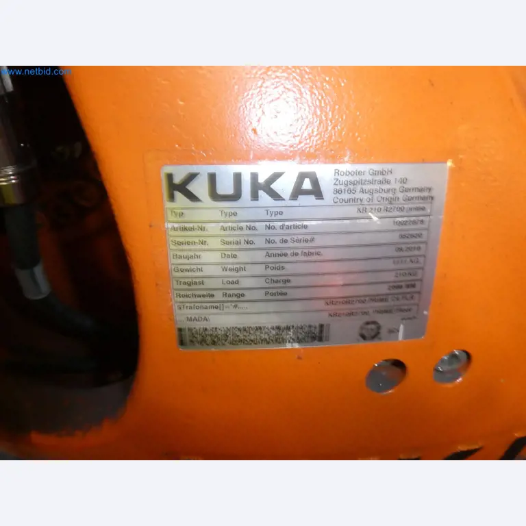 Robots, welding equipment and assembly accessories from the automotive industry-63