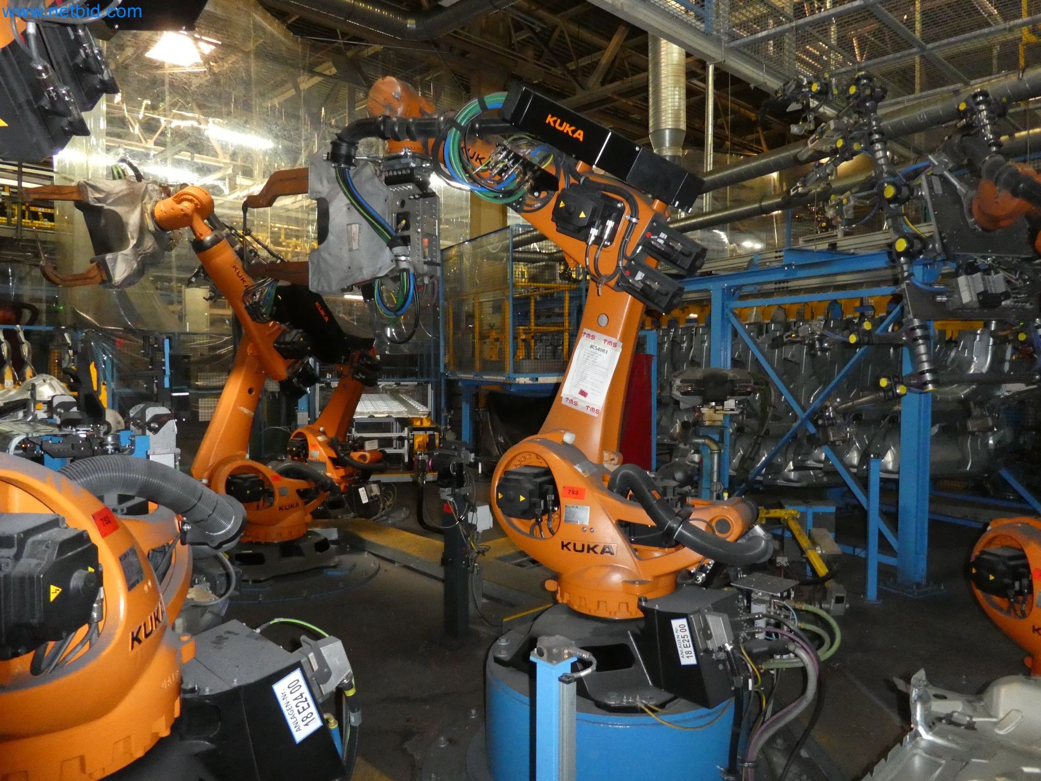 Robots, welding equipment and assembly accessories from the automotive industry-67