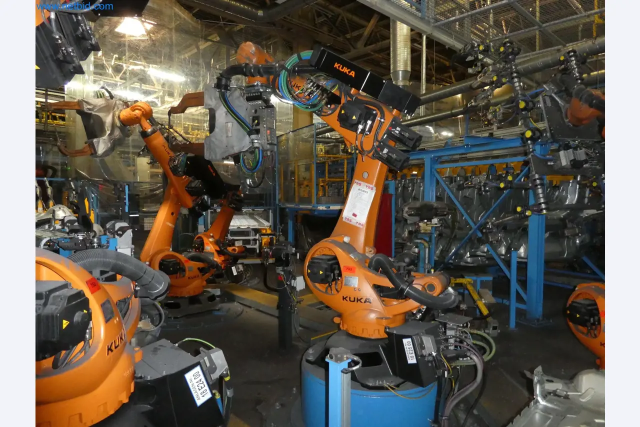 Robots, welding equipment and assembly accessories from the automotive industry-67