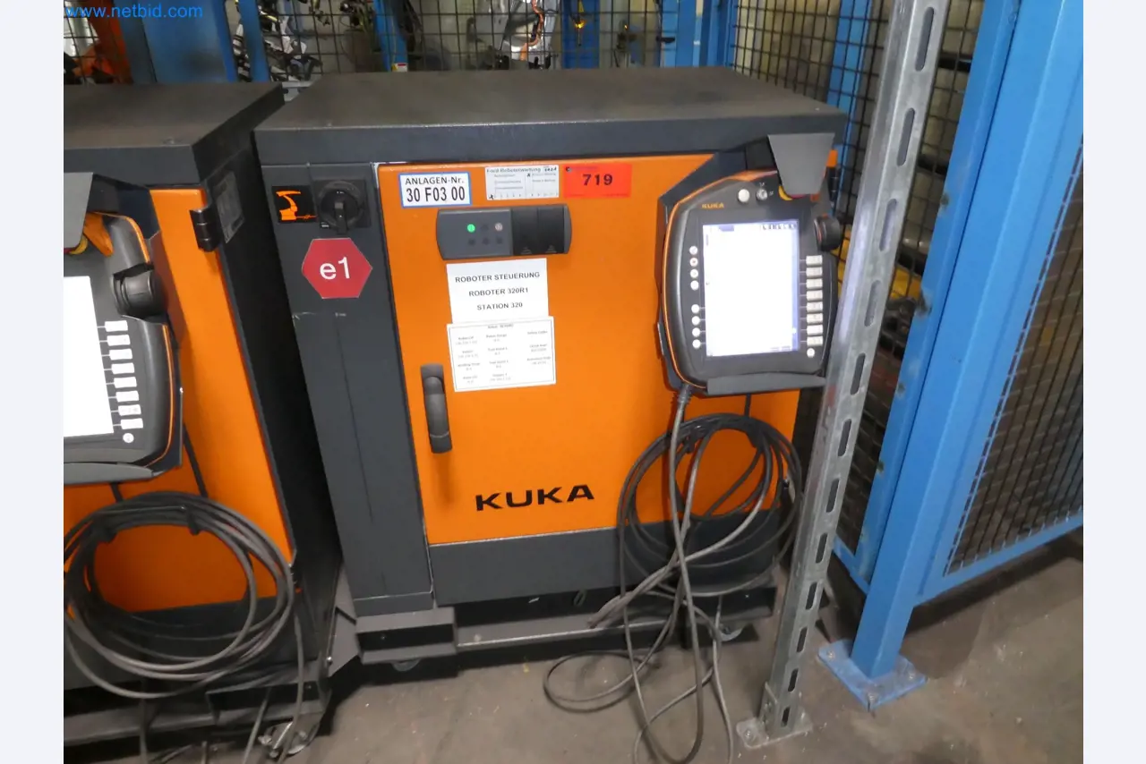 Robots, welding equipment and assembly accessories from the automotive industry-6