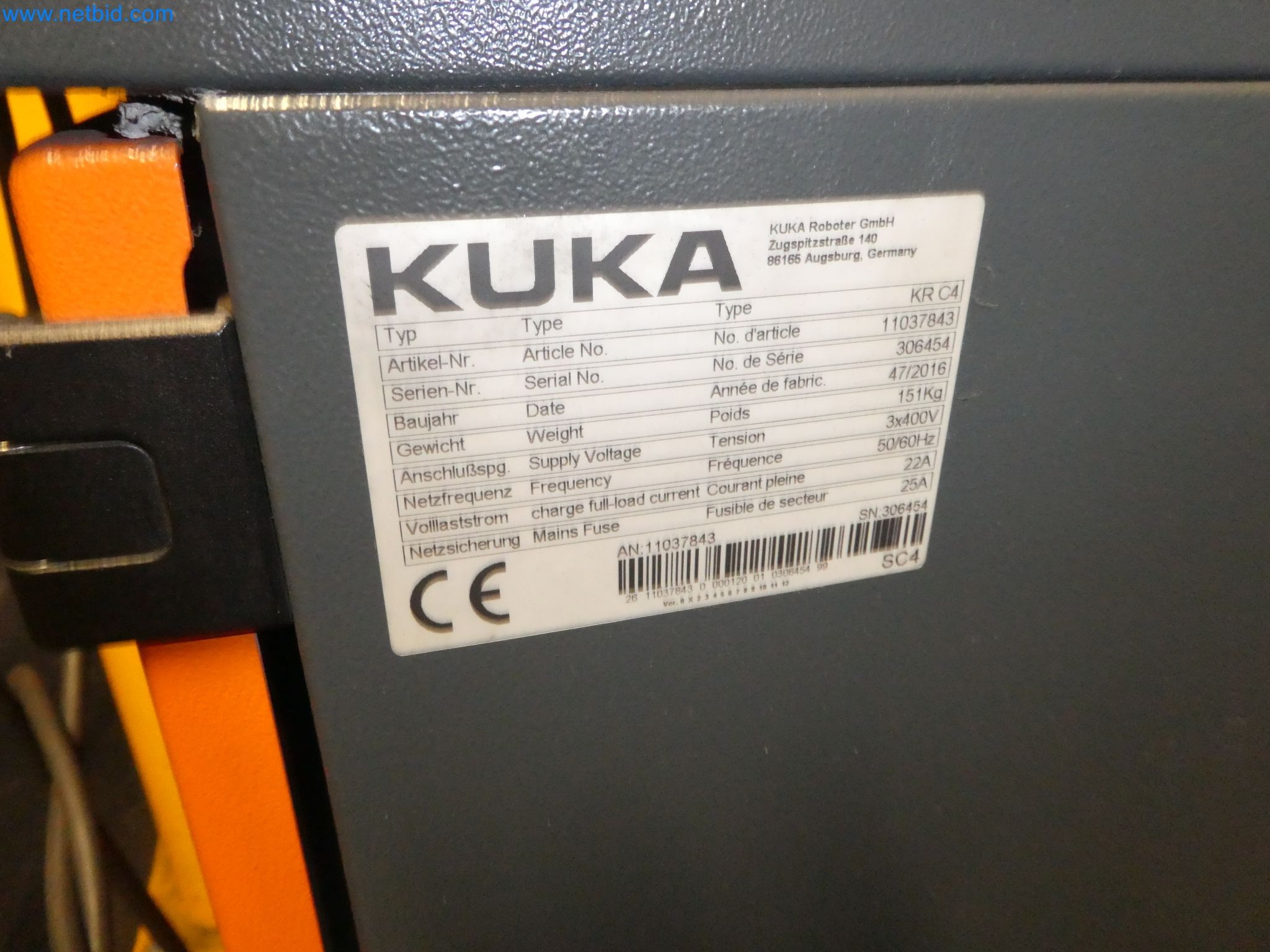 Robots, welding equipment and assembly accessories from the automotive industry-70