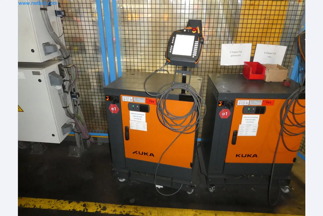 Robots, welding equipment and assembly accessories from the automotive industry-71