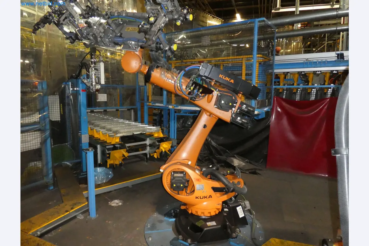 Robots, welding equipment and assembly accessories from the automotive industry-79
