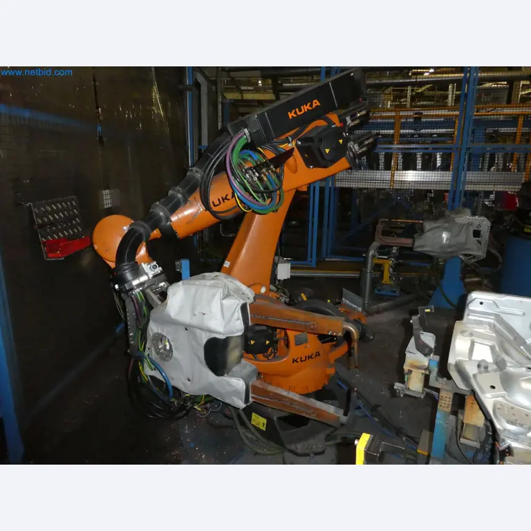 Robots, welding equipment and assembly accessories from the automotive industry-83