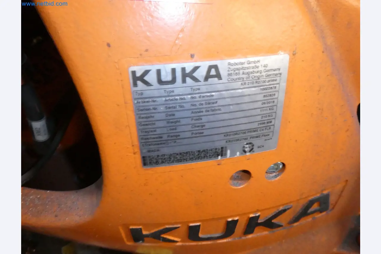 Robots, welding equipment and assembly accessories from the automotive industry-84