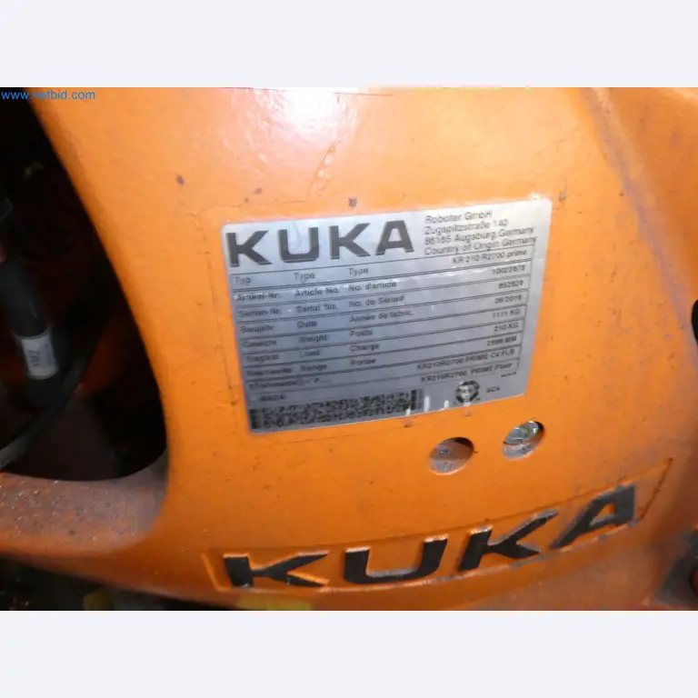 Robots, welding equipment and assembly accessories from the automotive industry-84