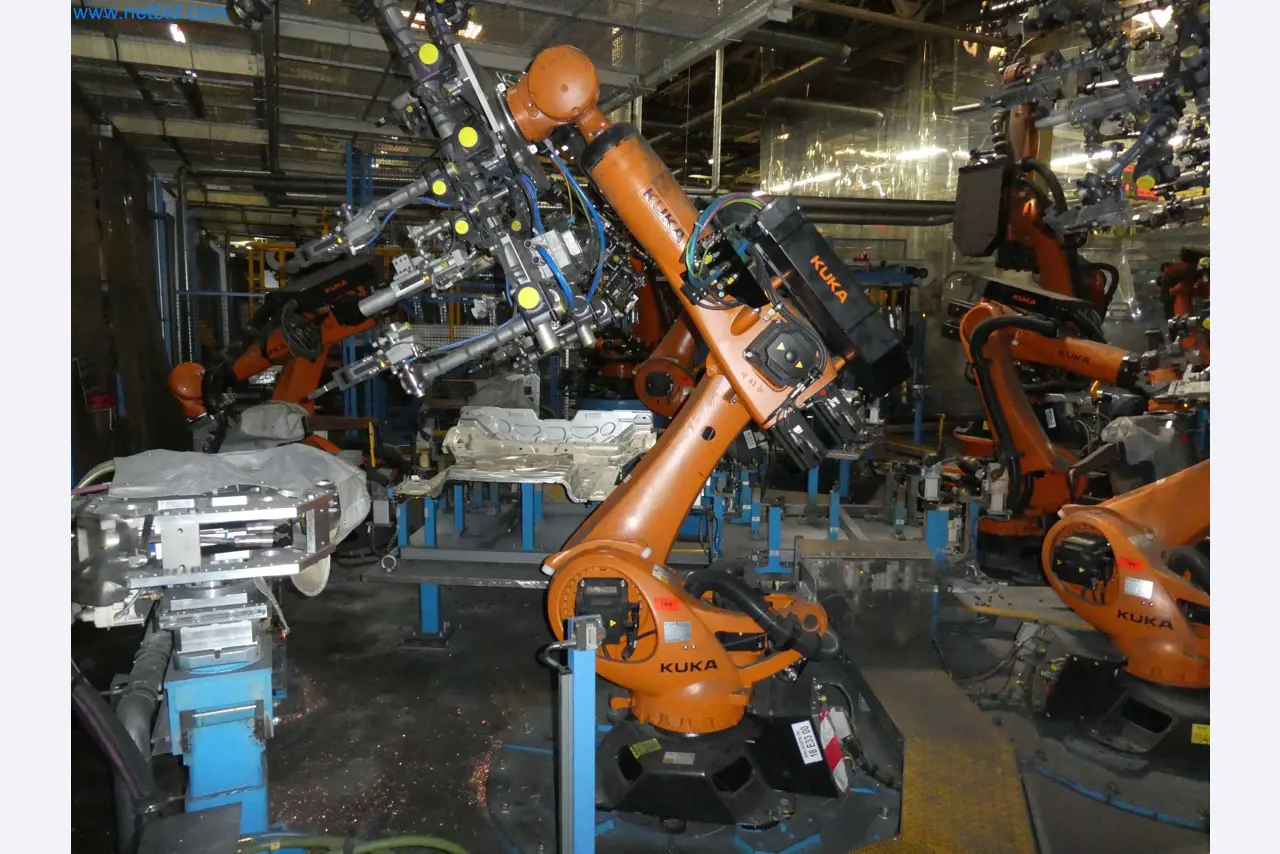 Robots, welding equipment and assembly accessories from the automotive industry-89