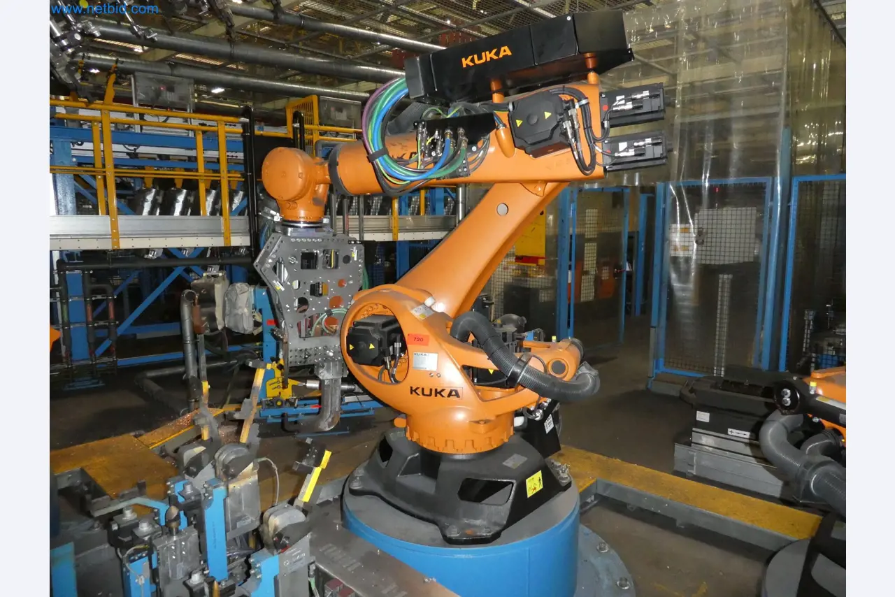 Robots, welding equipment and assembly accessories from the automotive industry-8