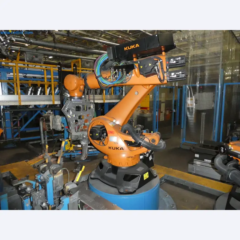 Robots, welding equipment and assembly accessories from the automotive industry-8