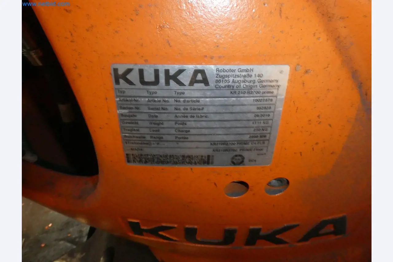 Robots, welding equipment and assembly accessories from the automotive industry-90