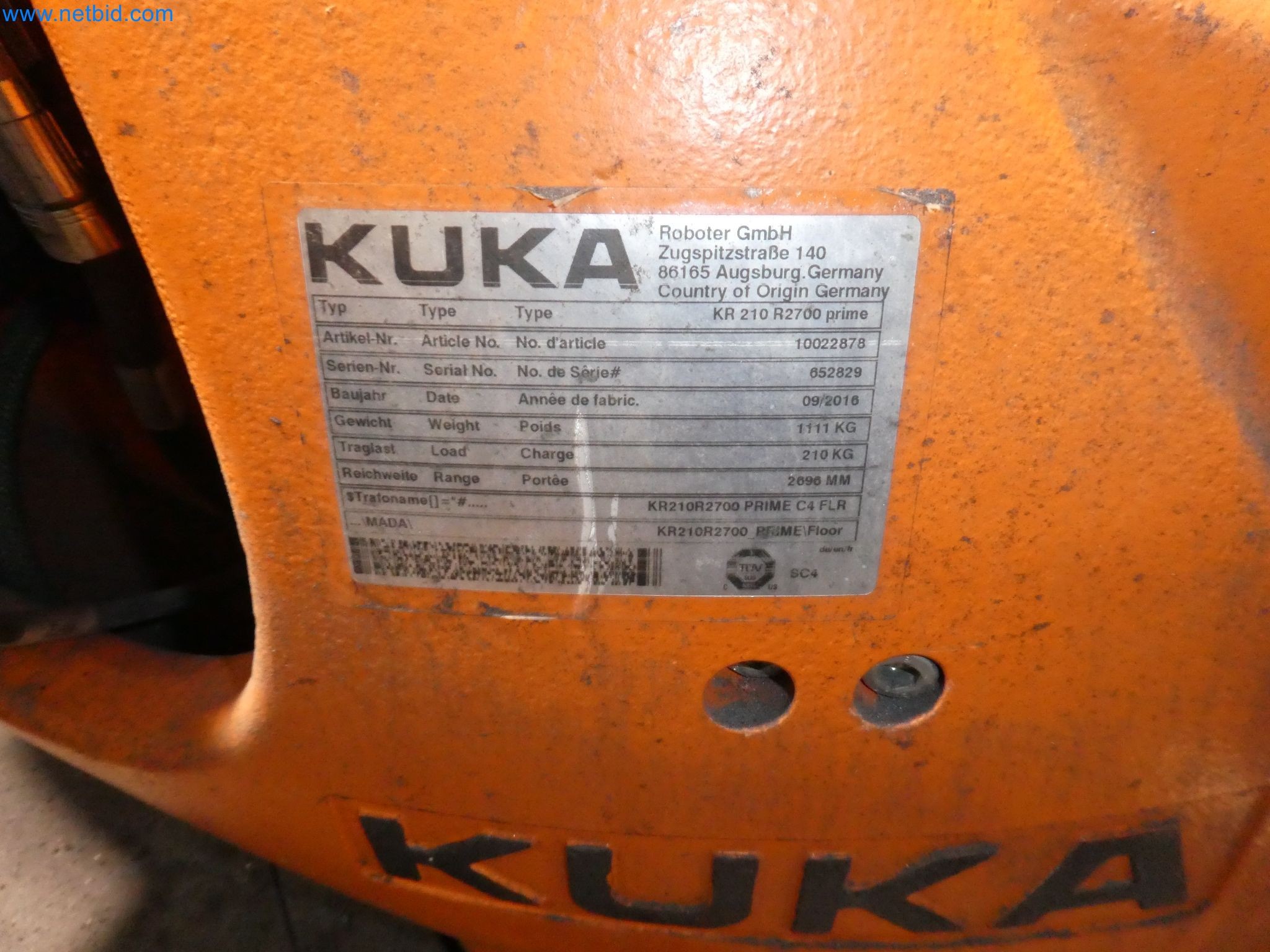 Robots, welding equipment and assembly accessories from the automotive industry-98