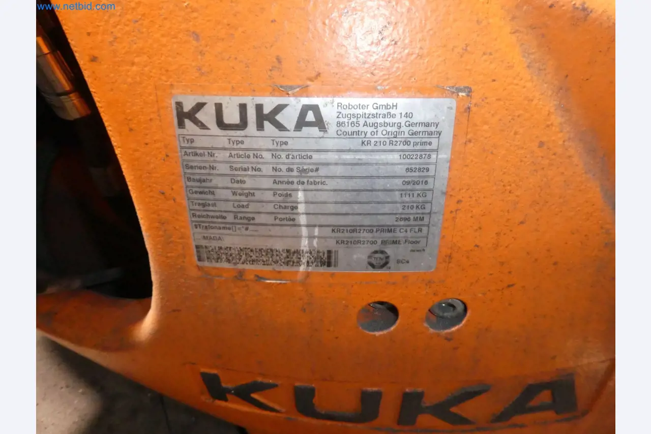 Robots, welding equipment and assembly accessories from the automotive industry-98