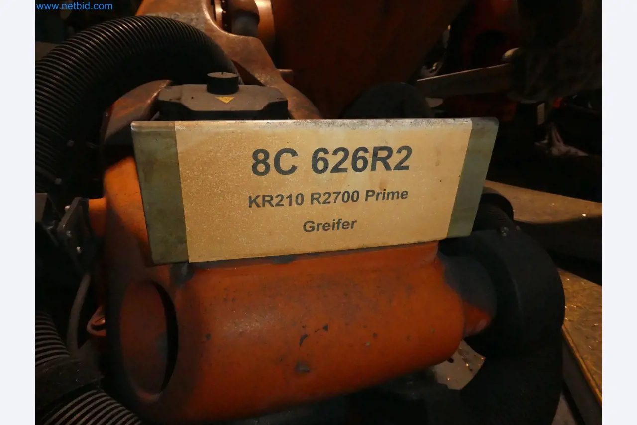 Robots, welding equipment and assembly accessories from the automotive industry-99