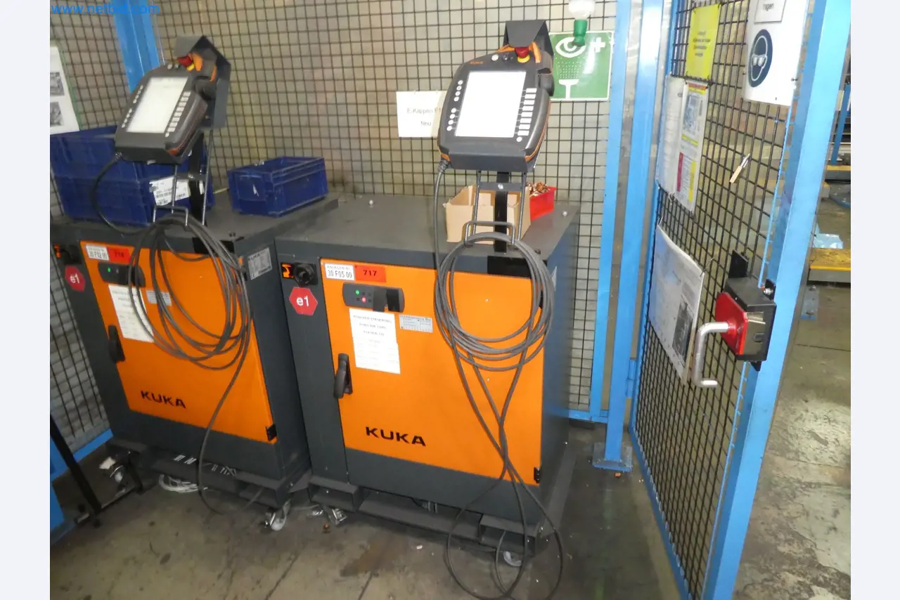 Robots, welding equipment and assembly accessories from the automotive industry-9