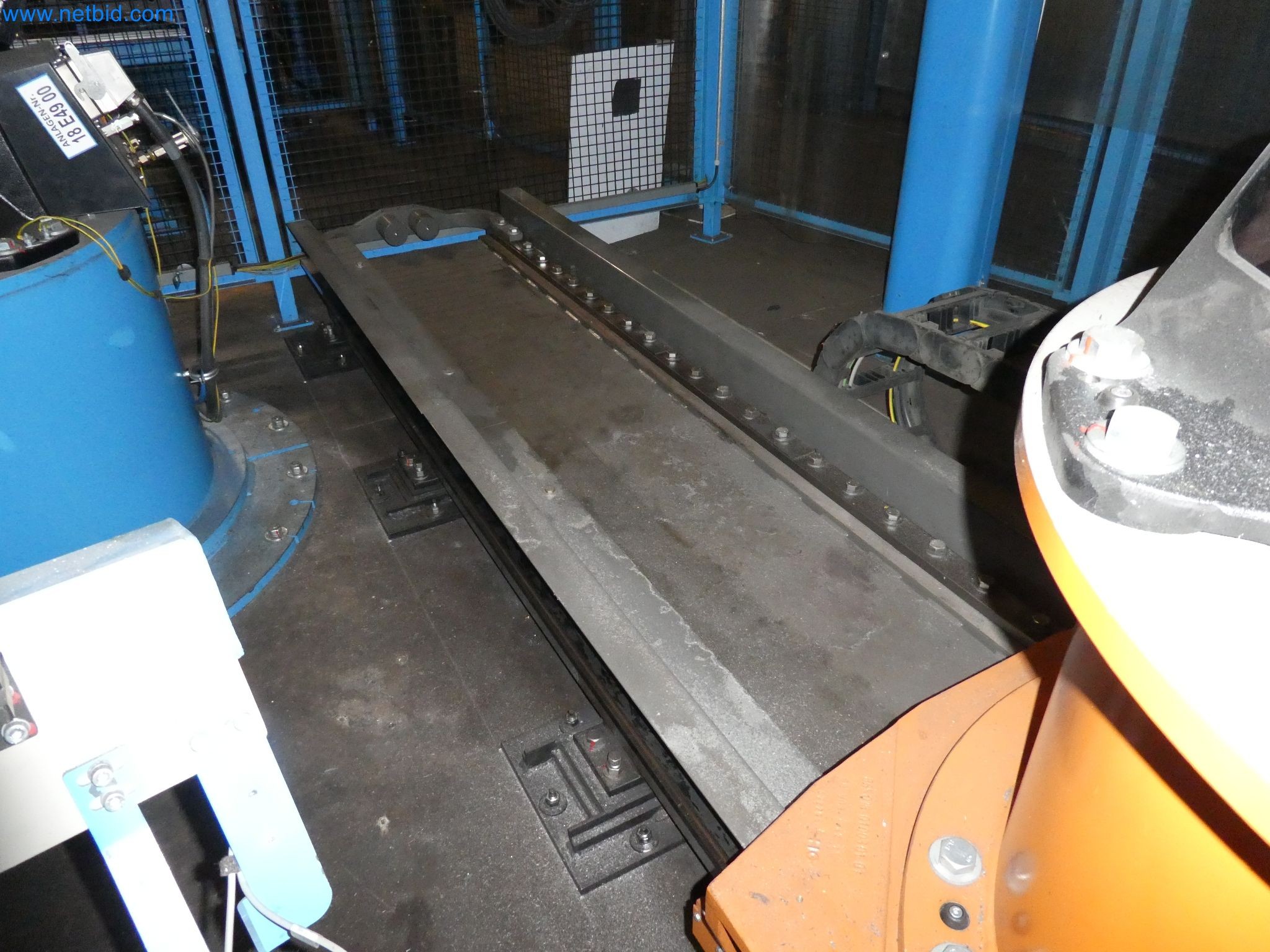 Robots, welding equipment and assembly accessories from the automotive industry-101