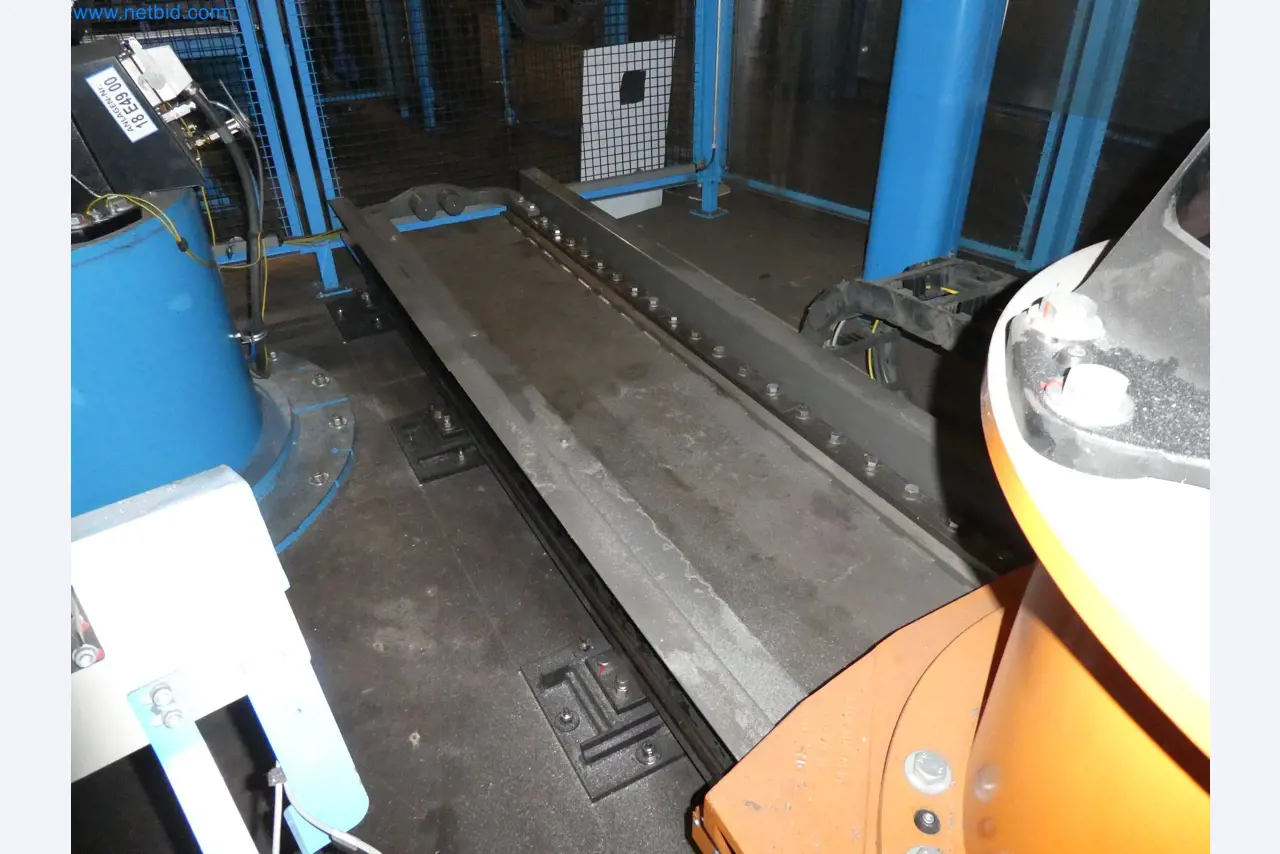 Robots, welding equipment and assembly accessories from the automotive industry-101