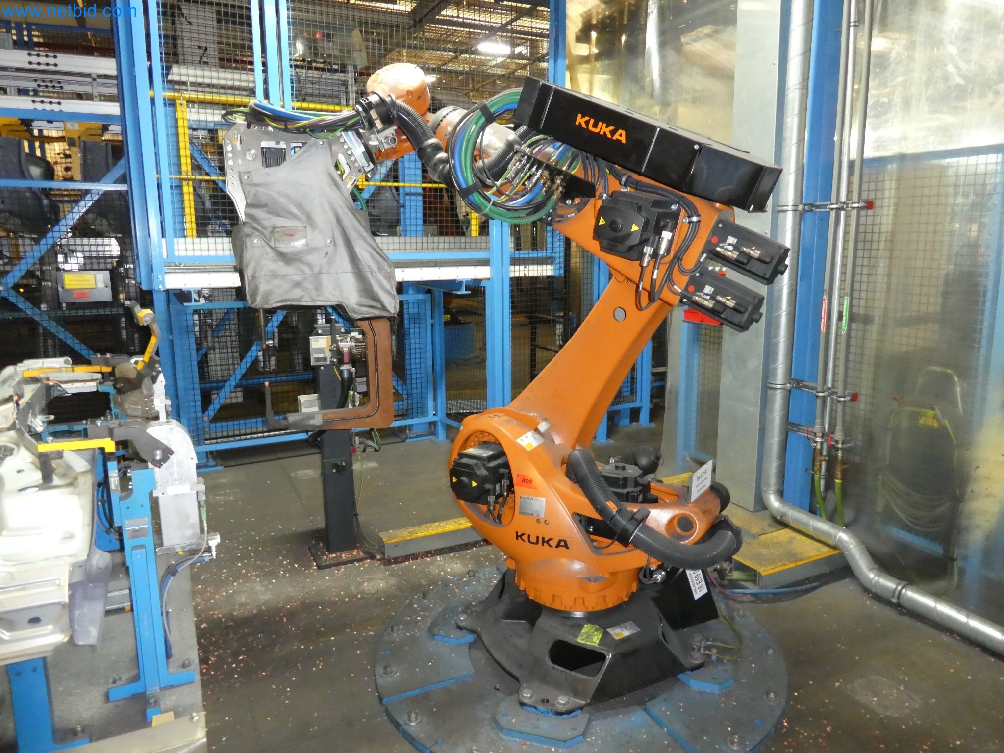 Robots, welding equipment and assembly accessories from the automotive industry-102