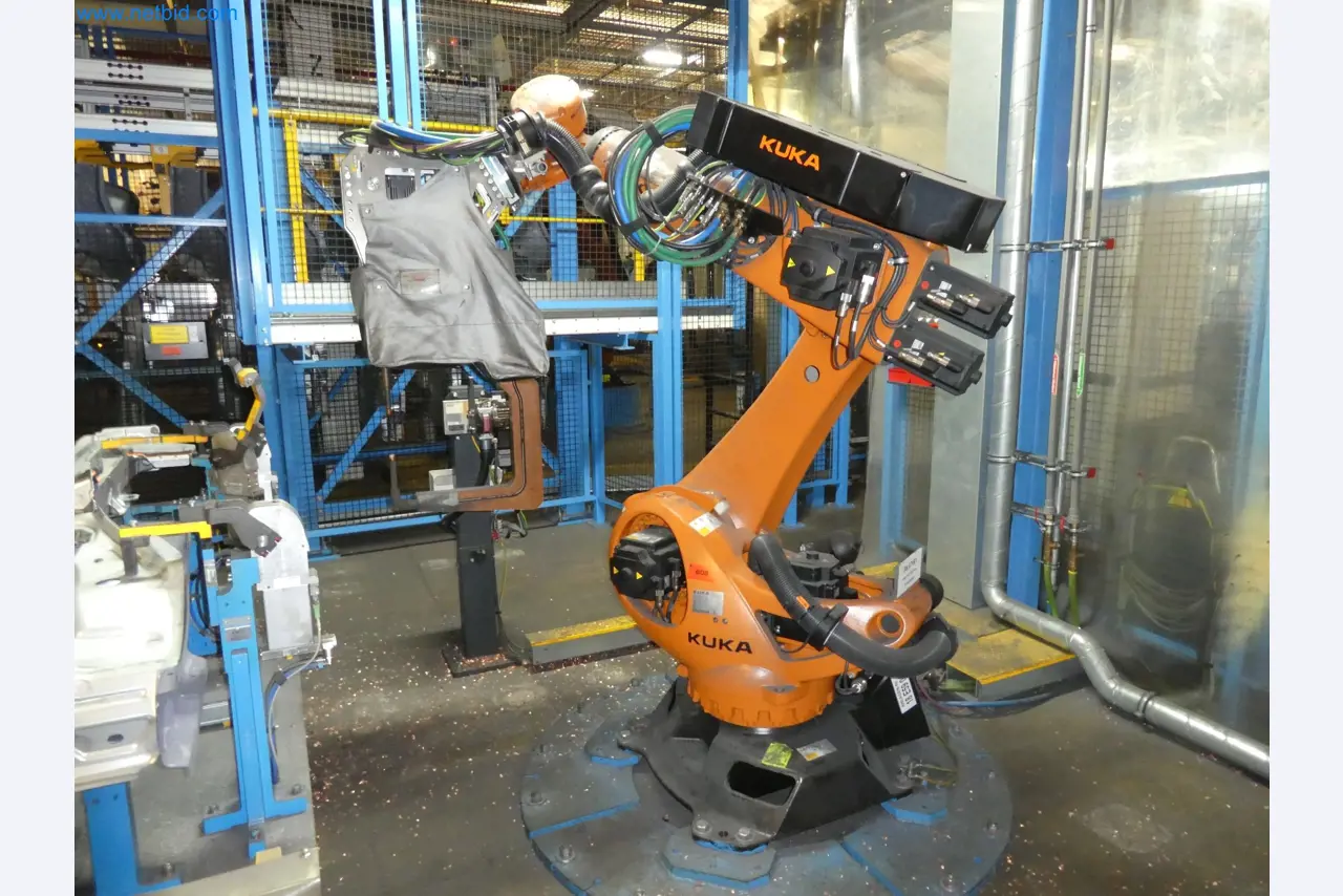 Robots, welding equipment and assembly accessories from the automotive industry-102