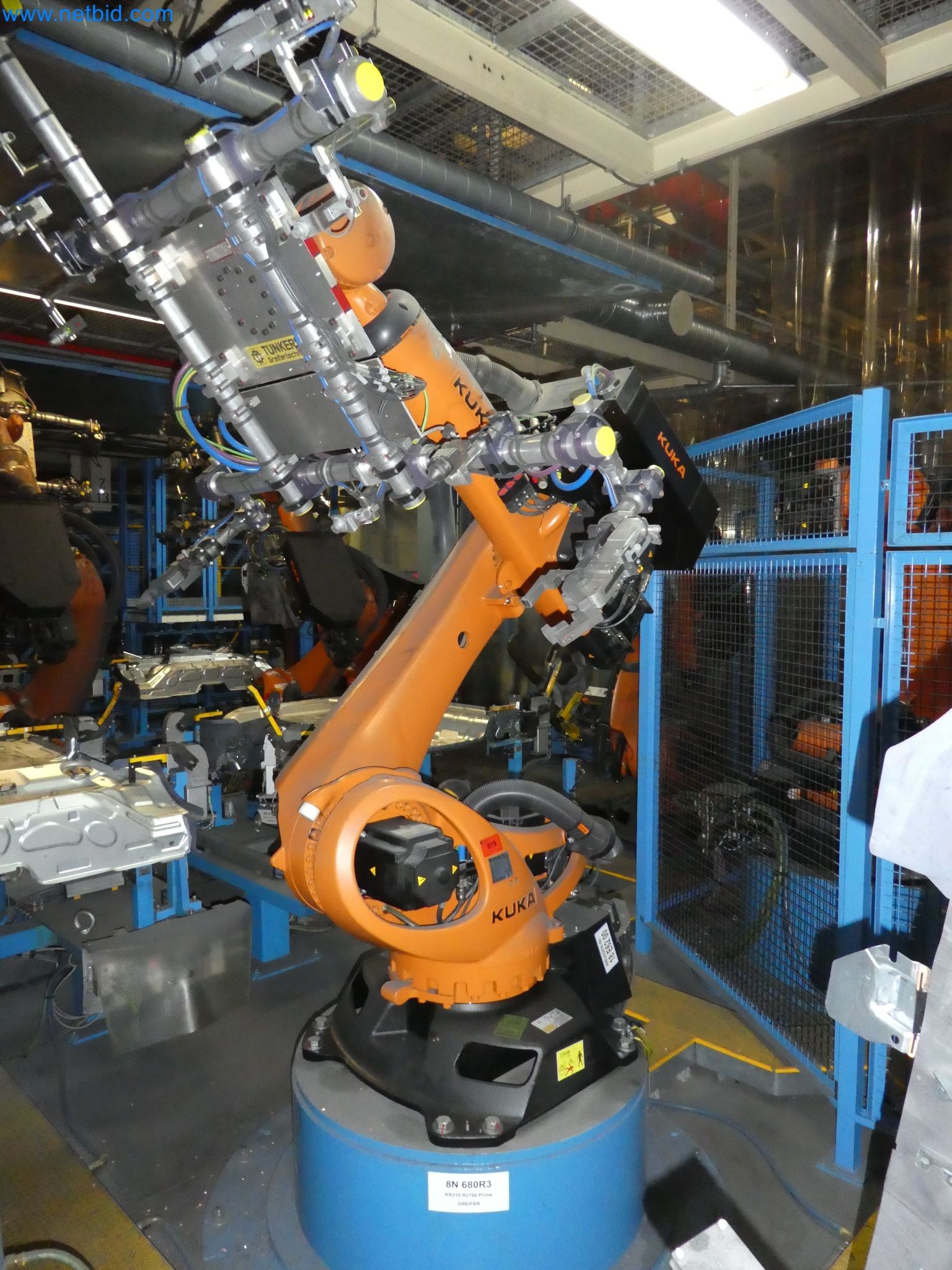 Robots, welding equipment and assembly accessories from the automotive industry-103