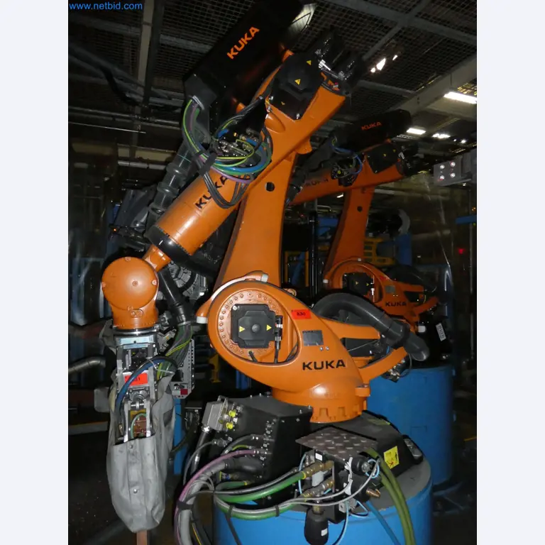 Robots, welding equipment and assembly accessories from the automotive industry-107