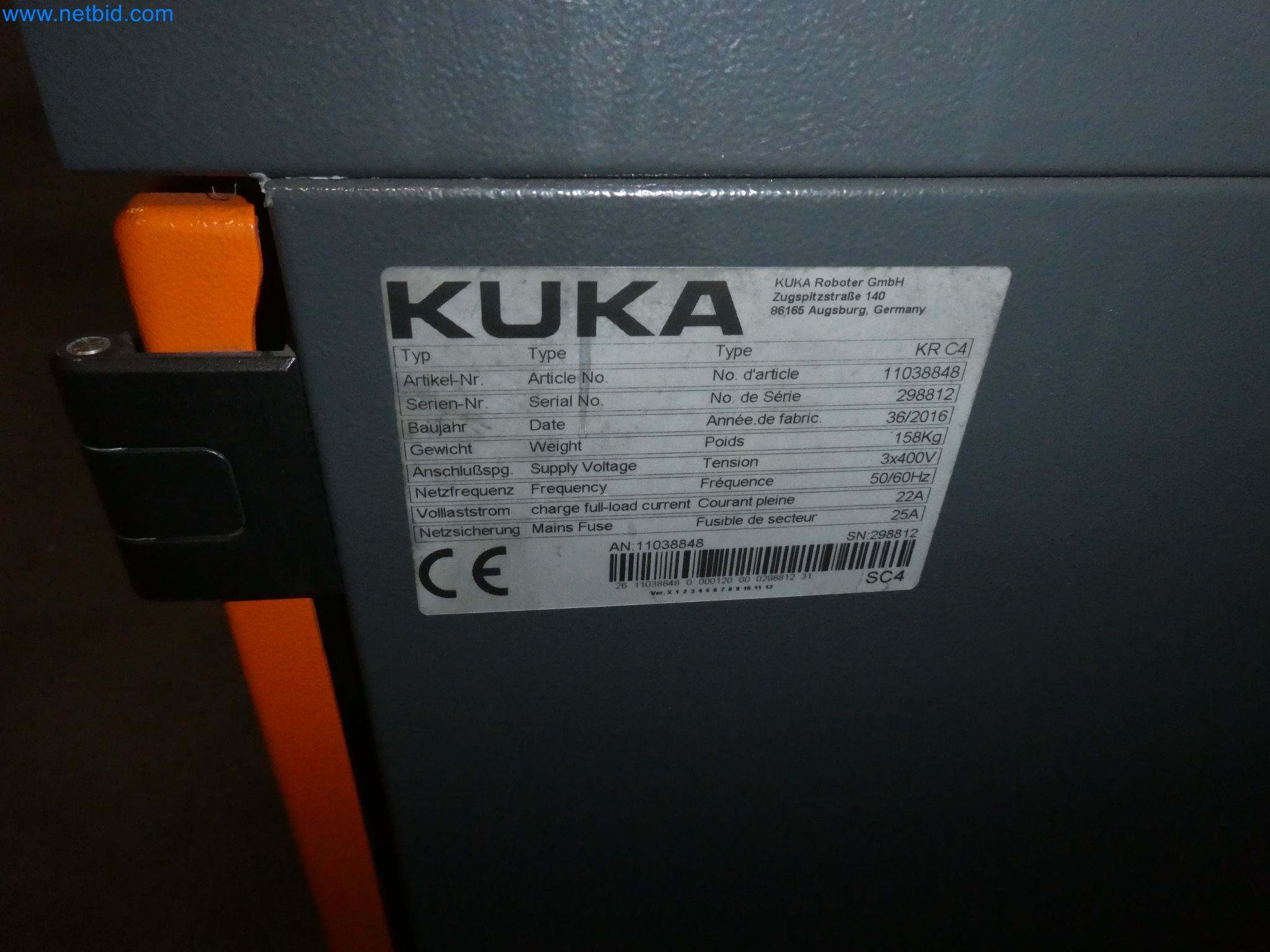 Robots, welding equipment and assembly accessories from the automotive industry-109