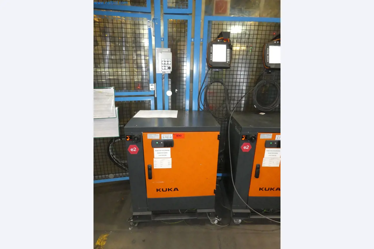 Robots, welding equipment and assembly accessories from the automotive industry-110