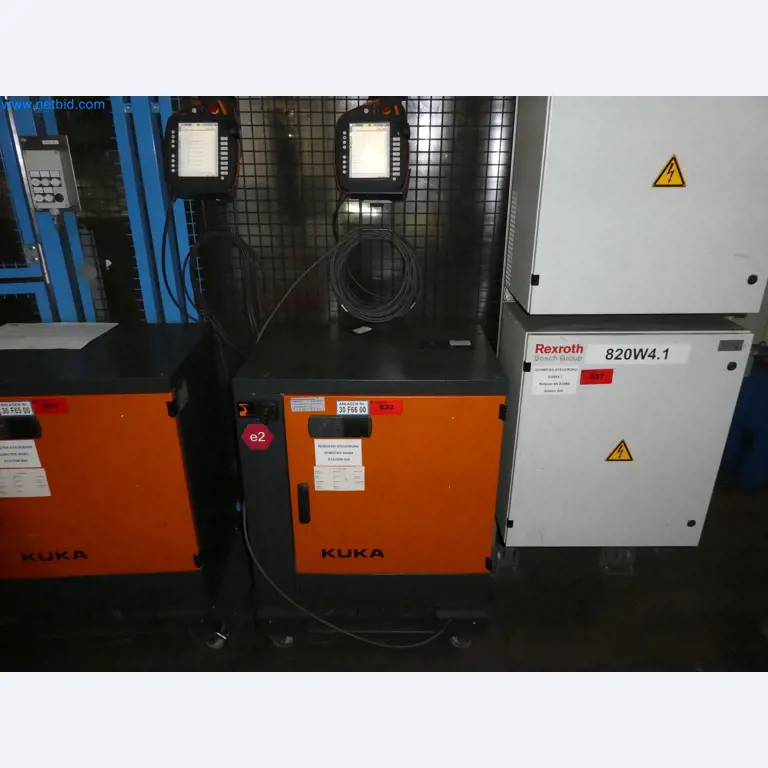 Robots, welding equipment and assembly accessories from the automotive industry-113