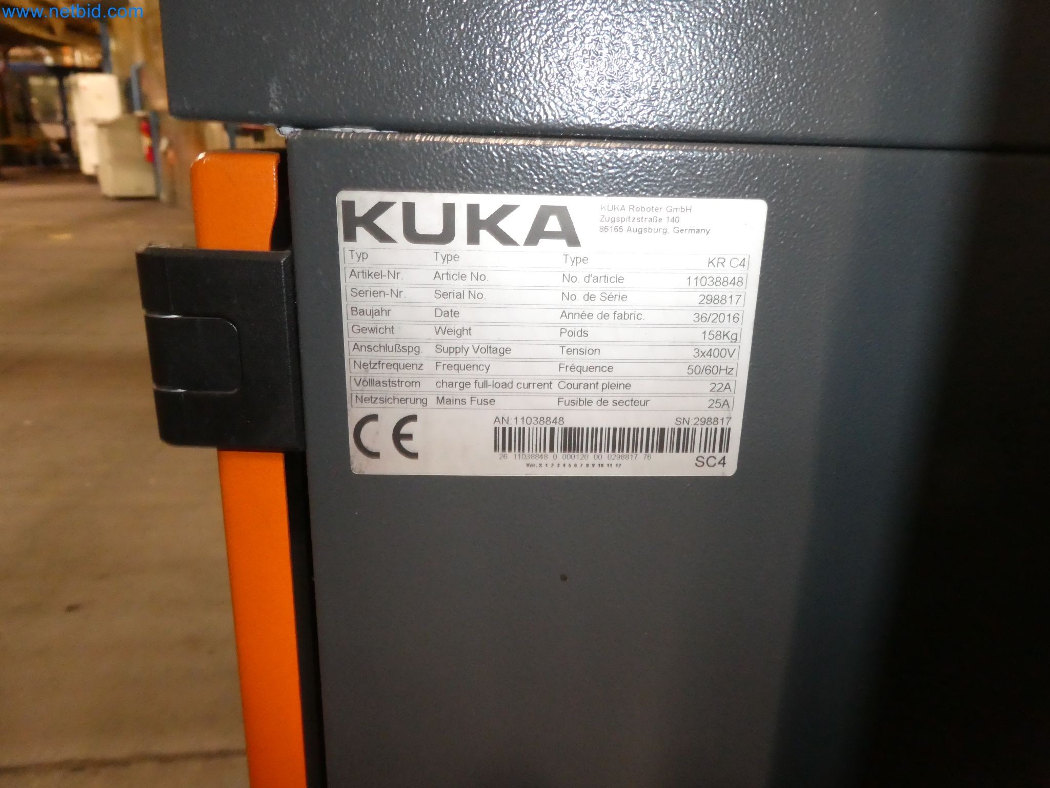 Robots, welding equipment and assembly accessories from the automotive industry-114